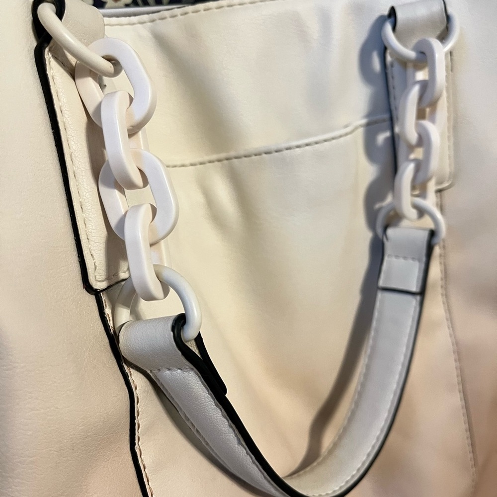 Vera Wang Elegant Cream and Black Tote - Picture 3 of 10